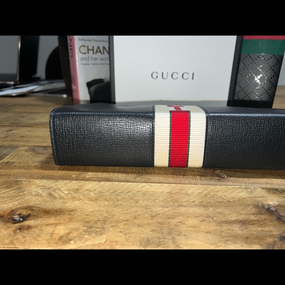 Gucci Logo Stripe Pouch - Picture 2 of 6